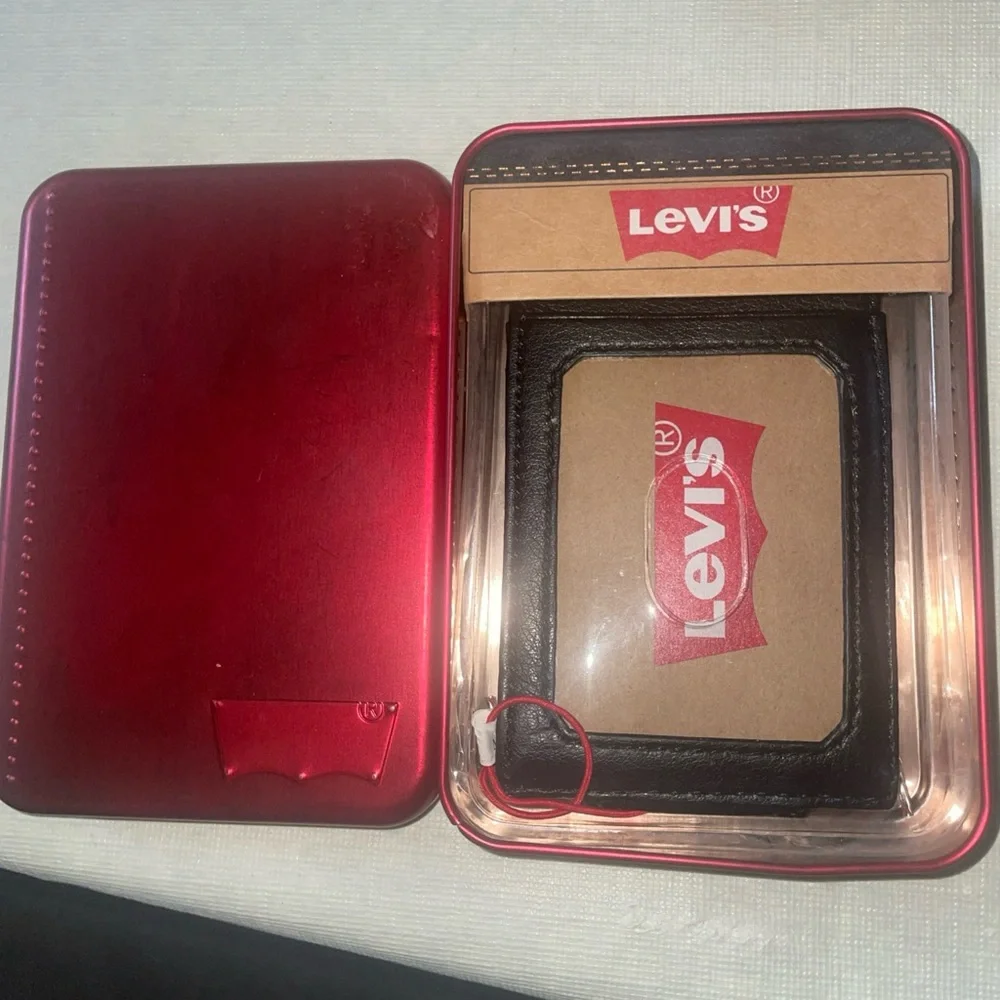 Nwt Levi’s Men’s Black Leather Wallet Magnetic W License Protection Clear W Box